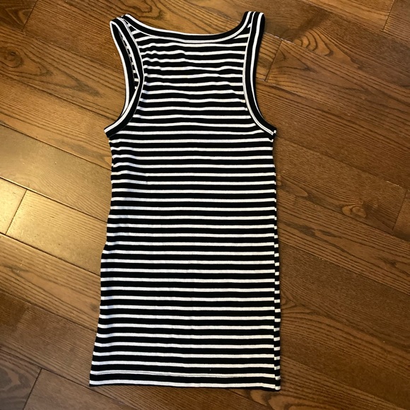 NWOT! Old Navy striped slim fit v-neck tank - Picture 5 of 6